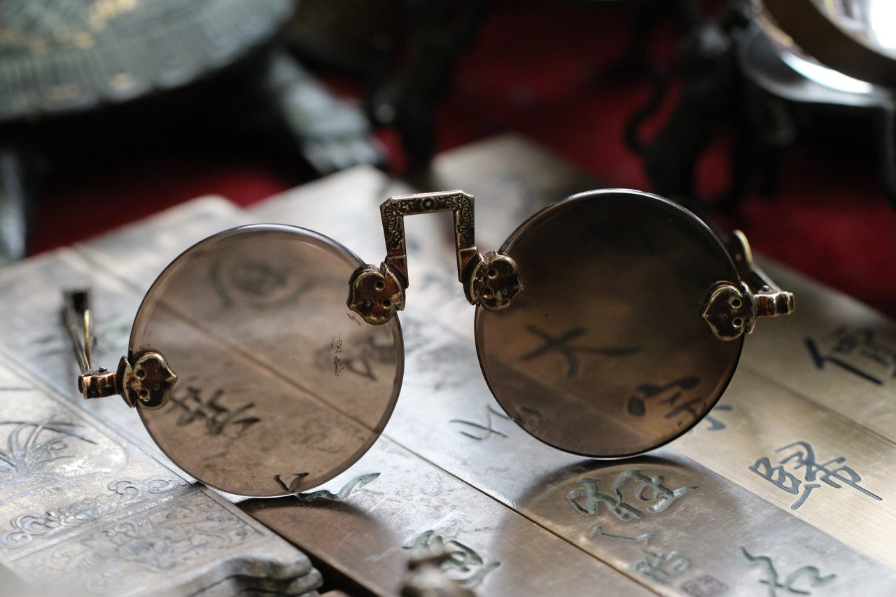 From Magnifying Glass to Fashion Accessory: A Journey through the History of Eyeglasses